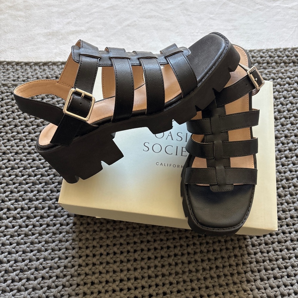 Sandals oasis society